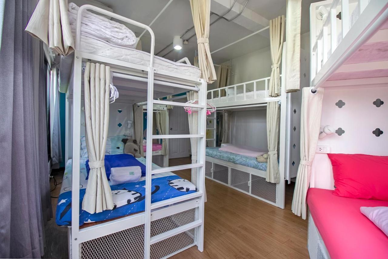 Hostel@seatzstation 2*